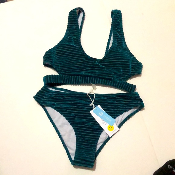 CUPSHE Green Emerald Velvet Solid Bikini Set - Picture 4 of 4